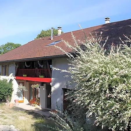 Chez Louve Bleue Bed & Breakfast 3*